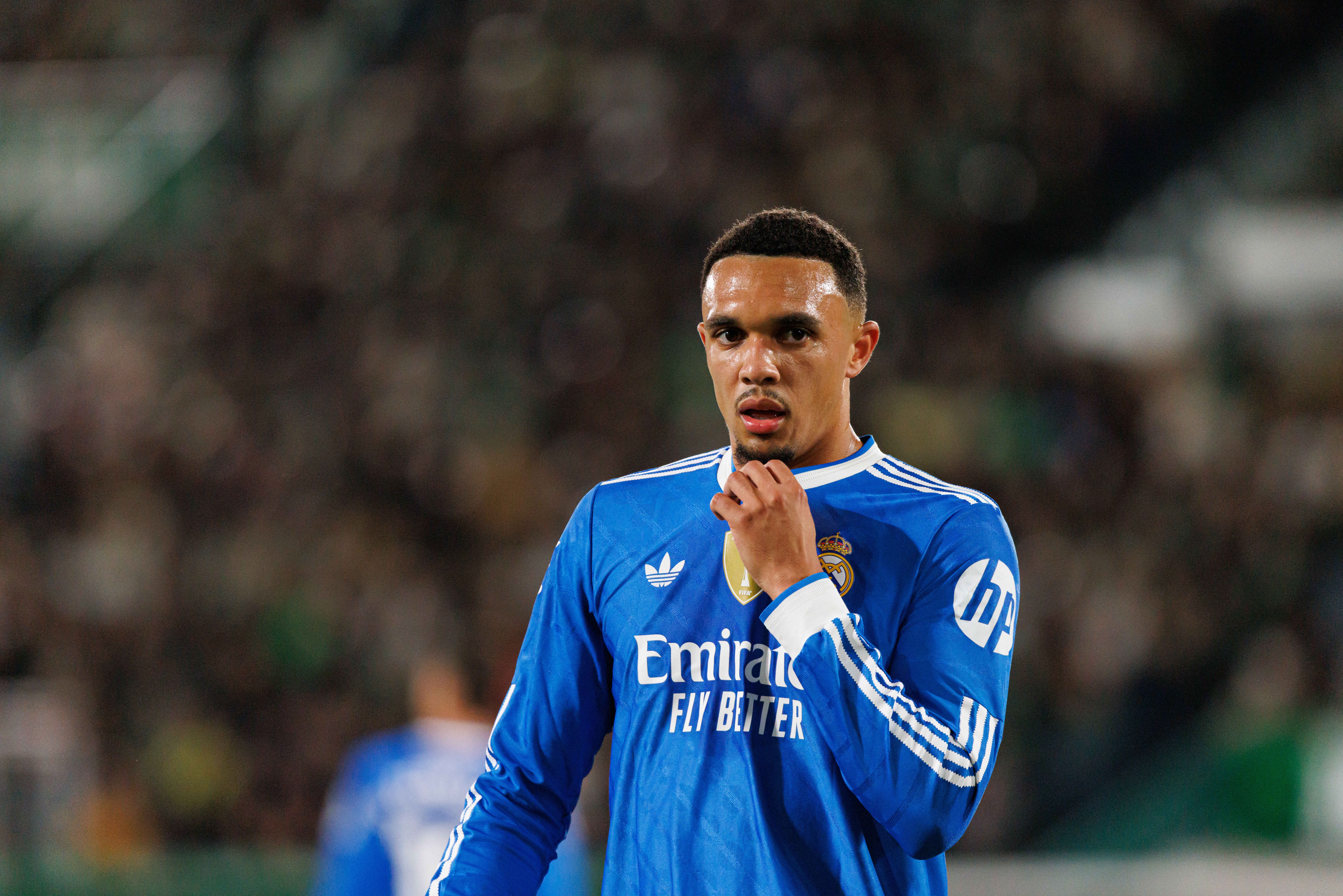 英雄联盟直播-阿诺德在皇马没有未来?邮报辟谣:阿韦洛亚没有要求他离队