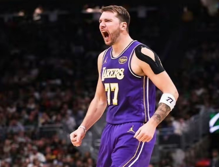 美女直播-申京轰33+9+6仍无缘今日最佳！对不起，你碰到创纪录的东契奇了