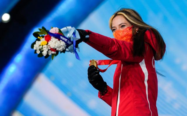 球球大作战直播-【手记】我们是在捧杀谷爱凌吗？我们该如何赞美她？