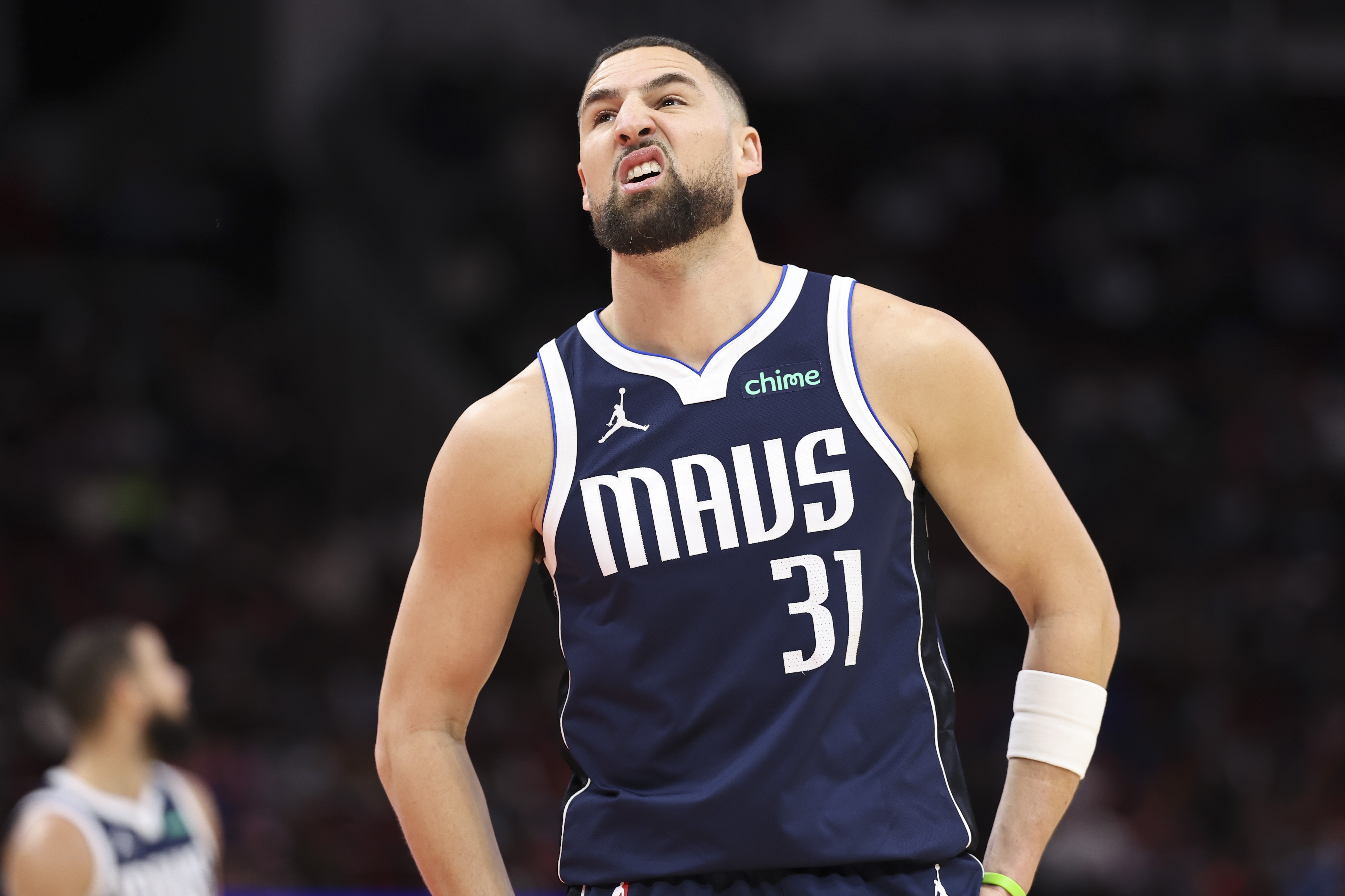 球球大作战直播-尽力输出！克莱全场13投7中&amp;三分10中4 拿下18分1篮板2助攻